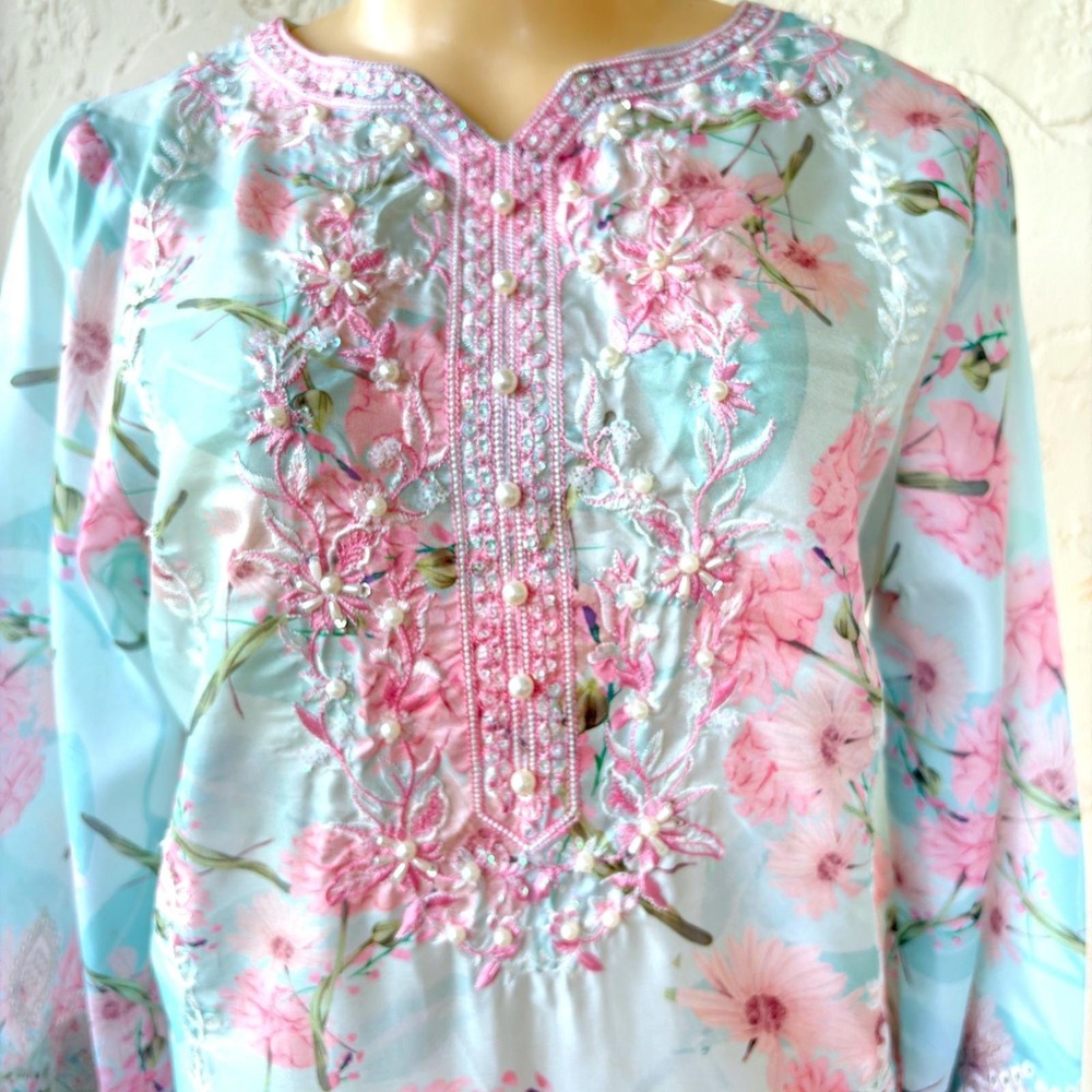 Light Blue Floral Embroidered Women’s Kurta - Picture 2 of 11